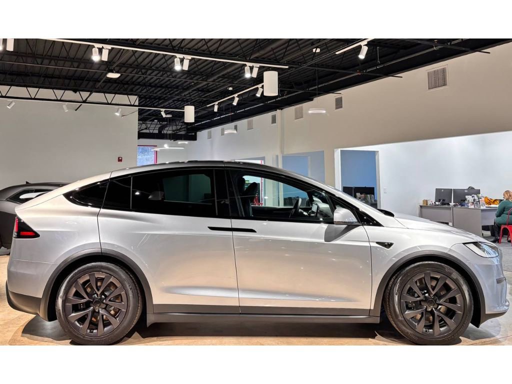 Used 2025 Tesla Model X image 10
