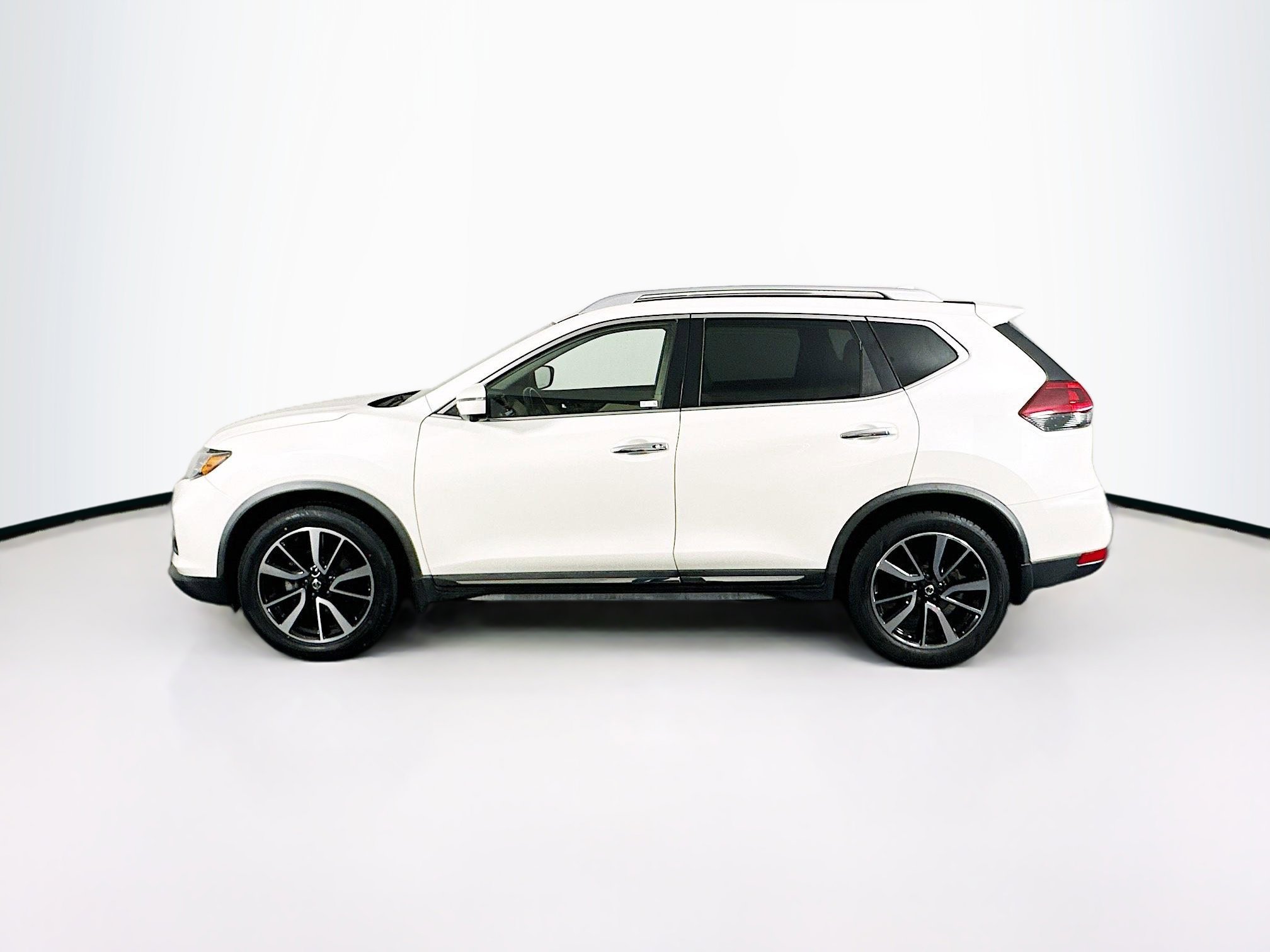 Used 2018 Nissan Rogue SL w/ Premium Package image 4