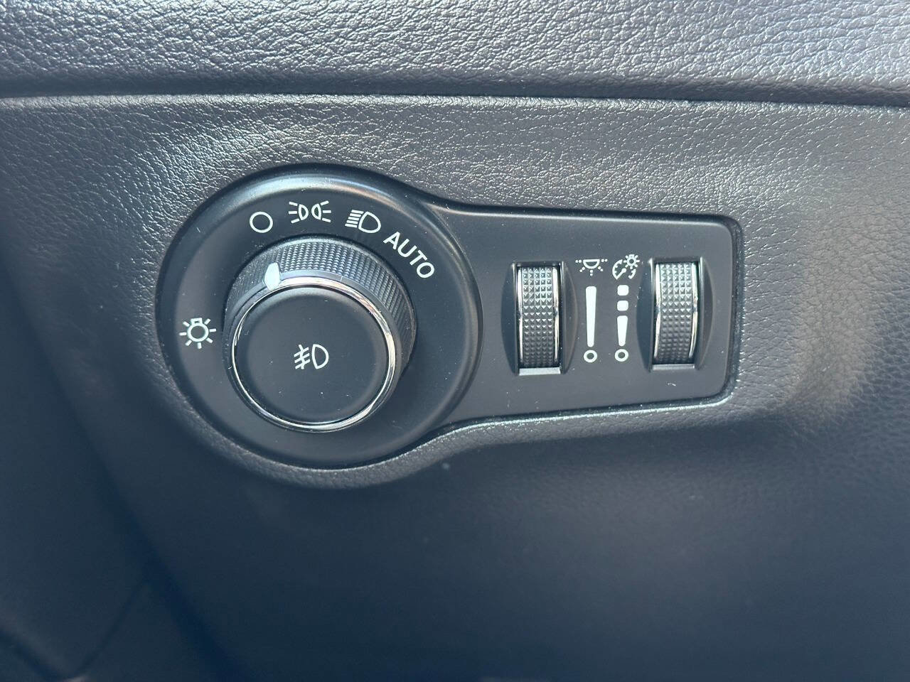 Used 2019 Jeep Compass Limited image 35