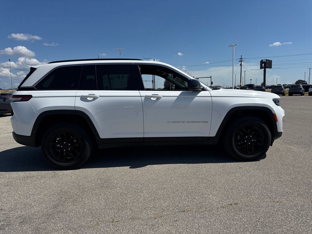Used 2024 Jeep Grand Cherokee Laredo X AWD/4WD image 8