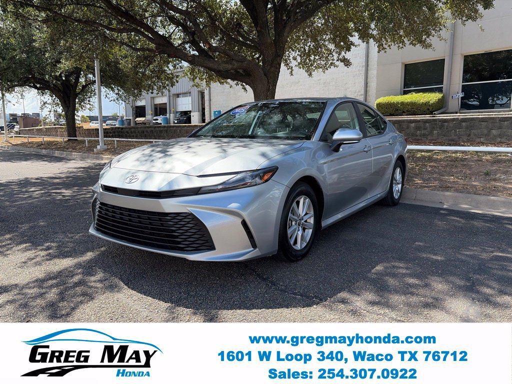 Used 2025 Toyota Camry LE FWD image 3