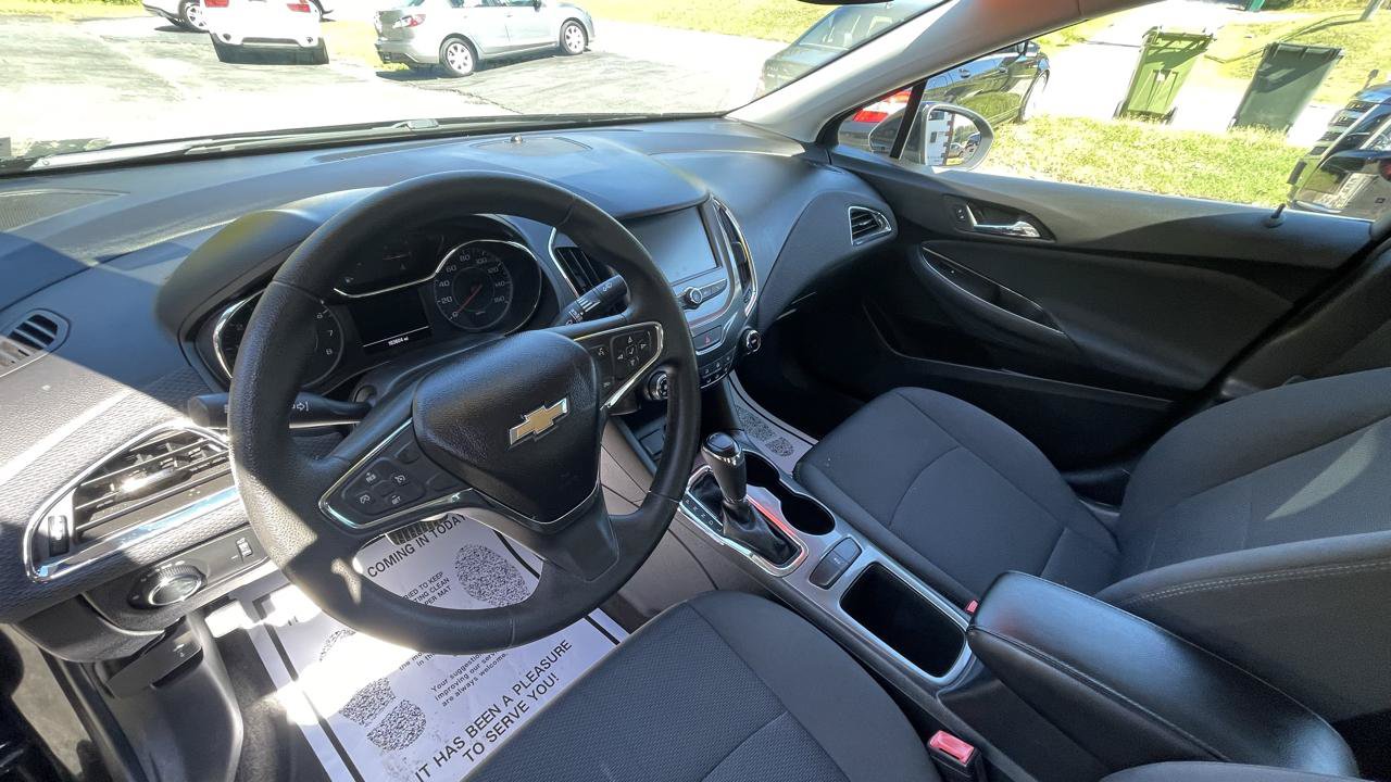Used 2018 Chevrolet Cruze LT FWD image 18