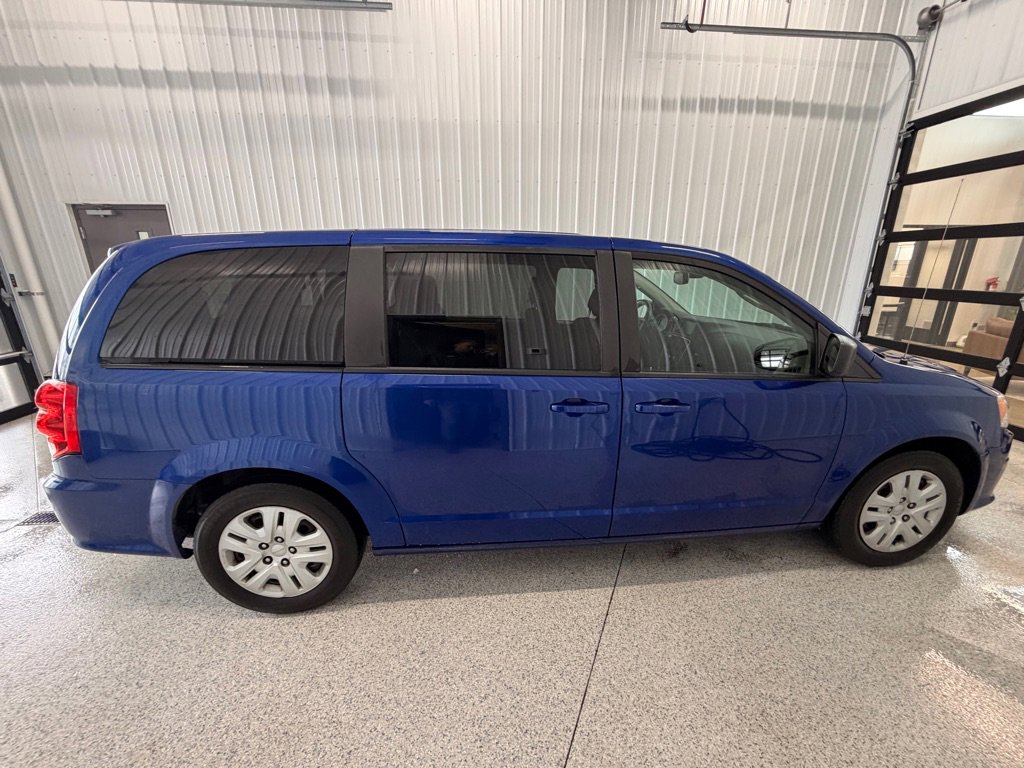 Used 2018 Dodge Grand Caravan SE w/ UConnect Hands-Free Group image 8