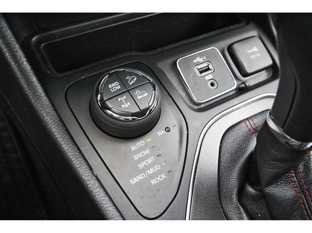 Used 2022 Jeep Cherokee Trailhawk w/ Trailer Tow Group image 27