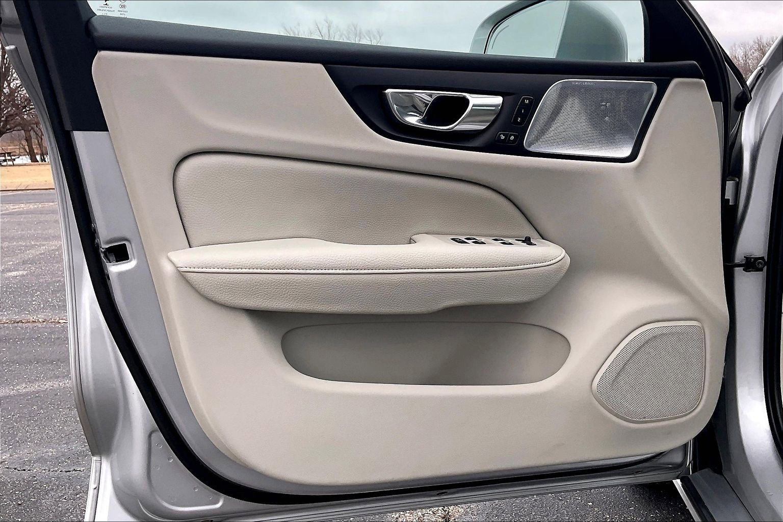 Used 2022 Volvo S60 T8 Inscription image 19