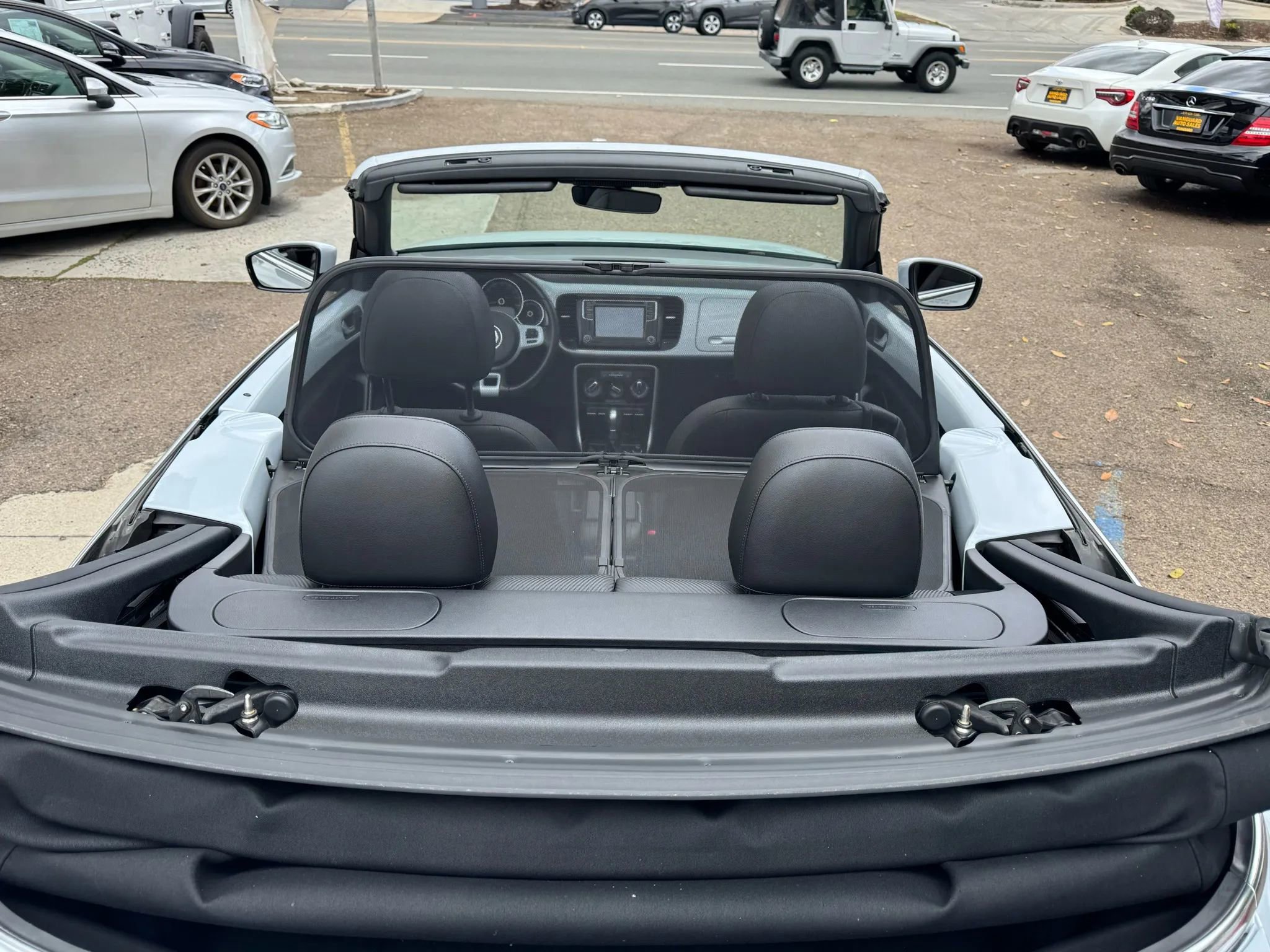 Used 2018 Volkswagen Beetle 2.0T S w/ Style & Comfort Package image 12