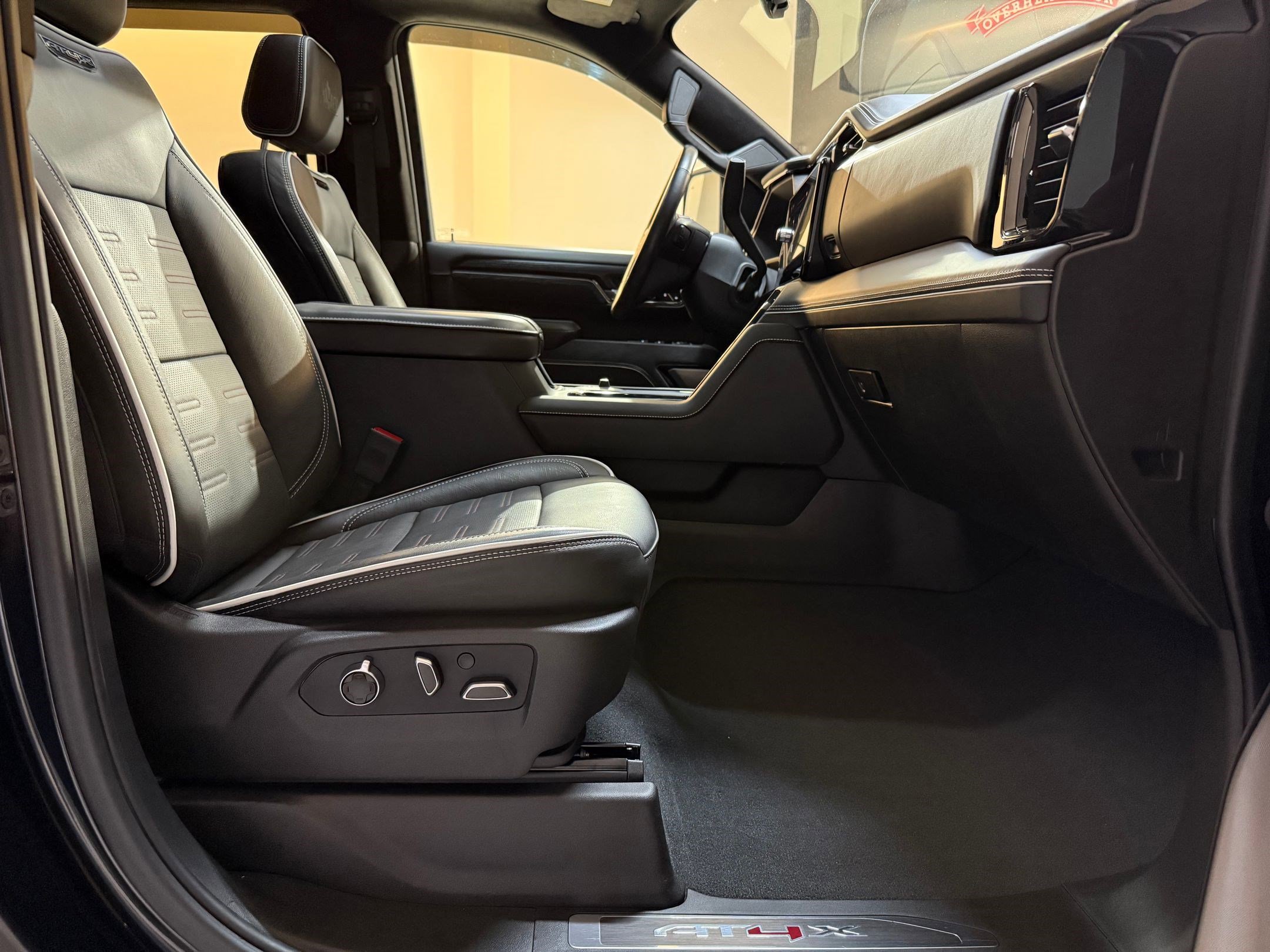 Used 2024 GMC Sierra 2500 AT4X w/ AT4X AEV Edition image 51