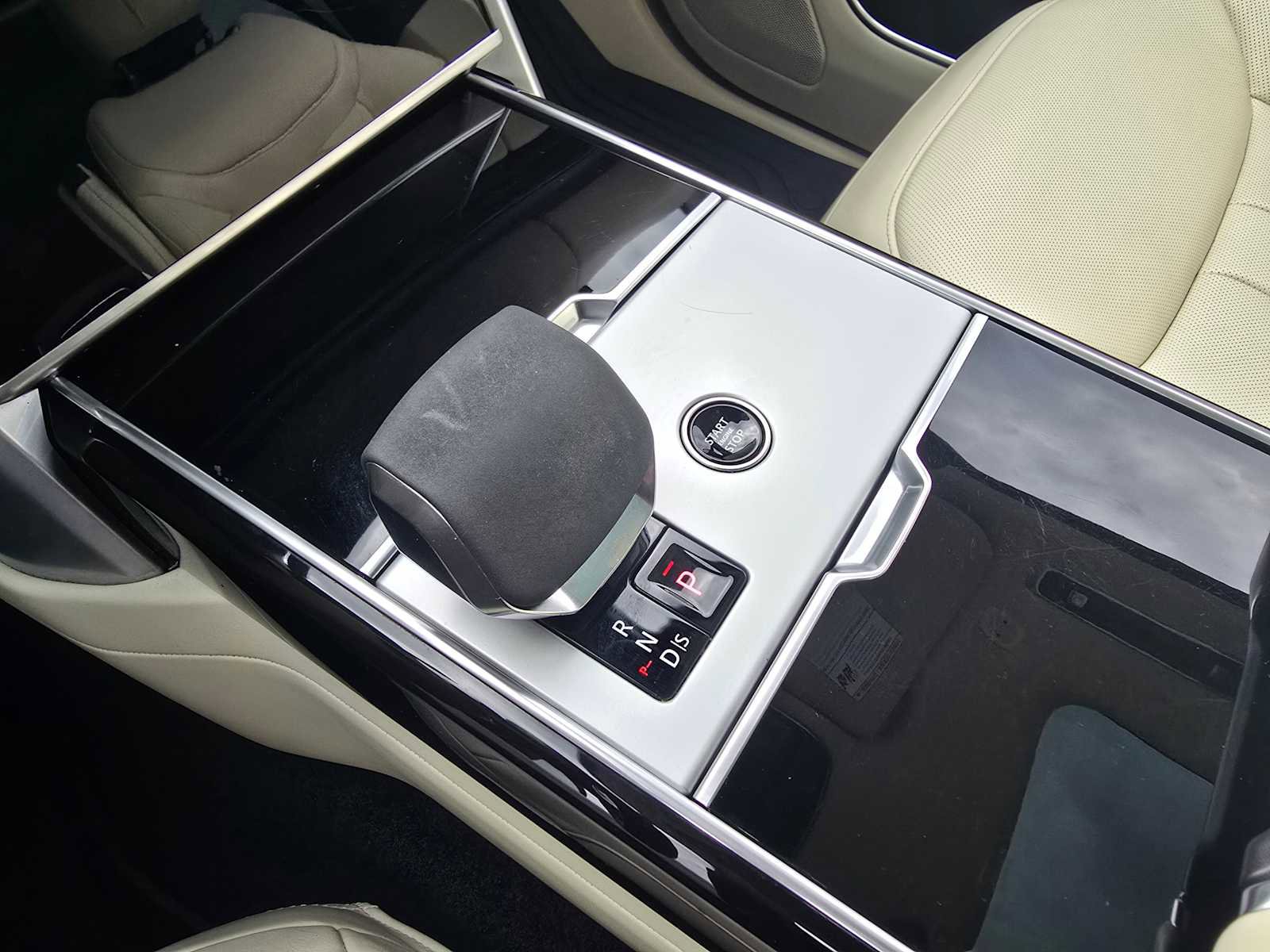 Used 2024 Land Rover Range Rover SE image 30