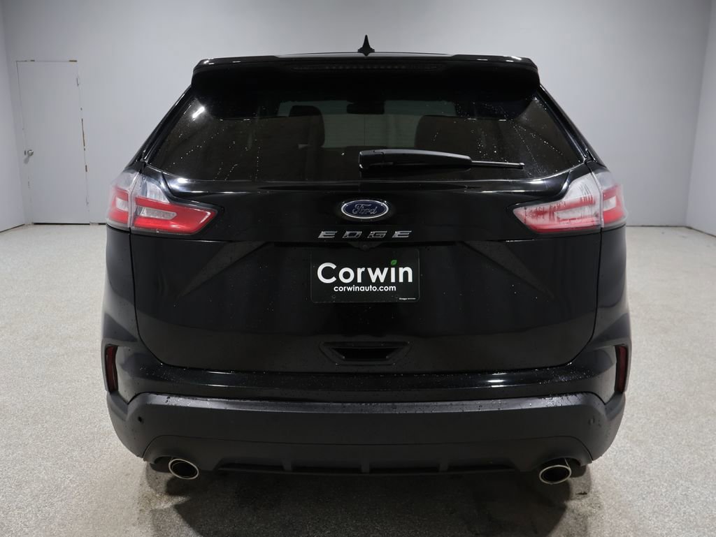 Used 2024 Ford Edge Titanium image 3