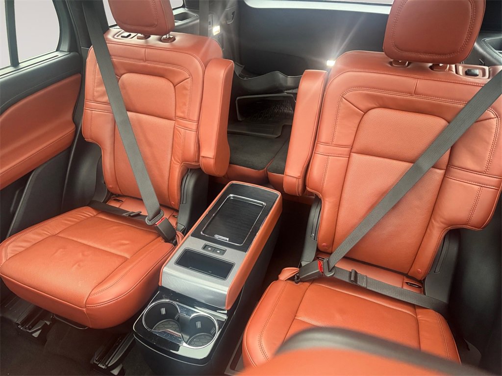 Used 2025 Lincoln Aviator Reserve w/ Equipment Group 201A image 13