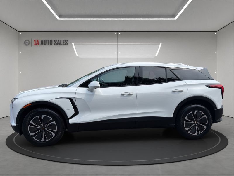 Used 2024 Chevrolet Blazer EV AWD LT w/ 2LT image 2