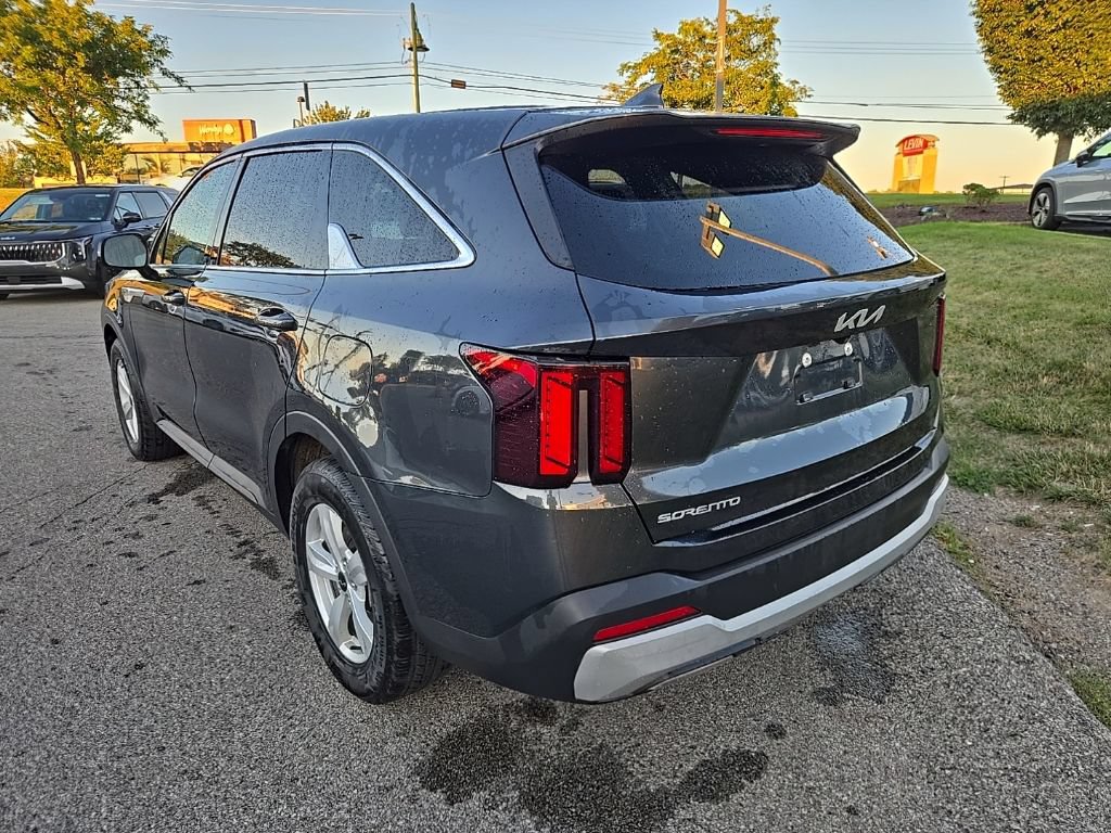 Certified 2024 Kia Sorento LX FWD image 7