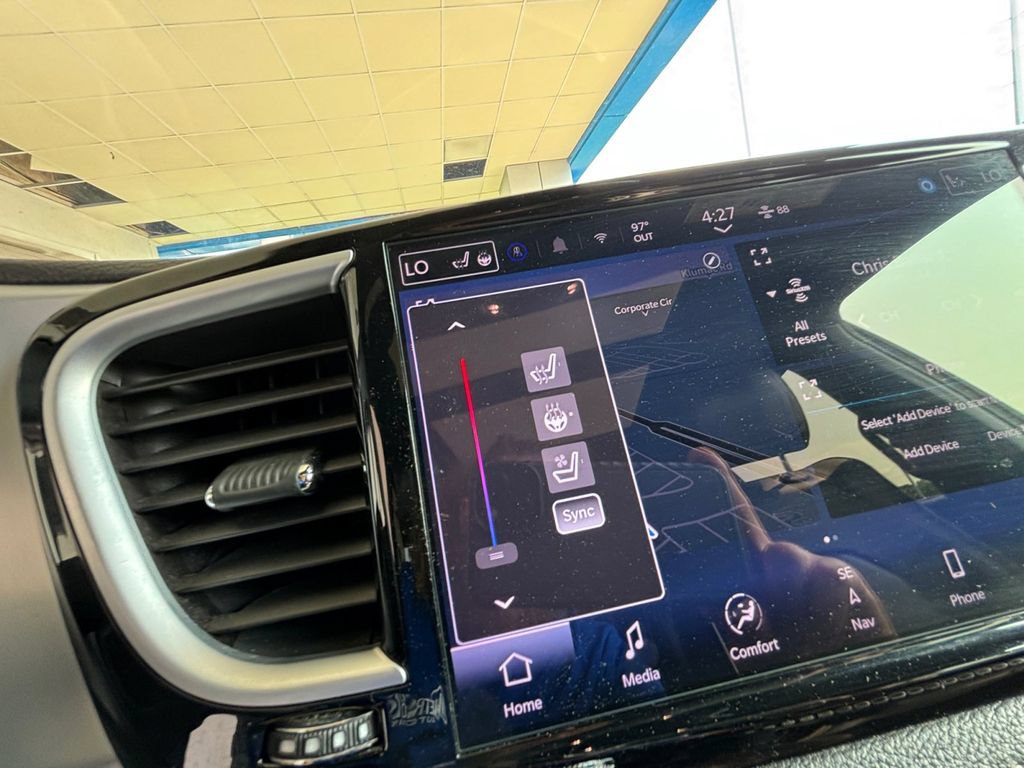 Used 2025 Chrysler Pacifica Limited FWD image 25