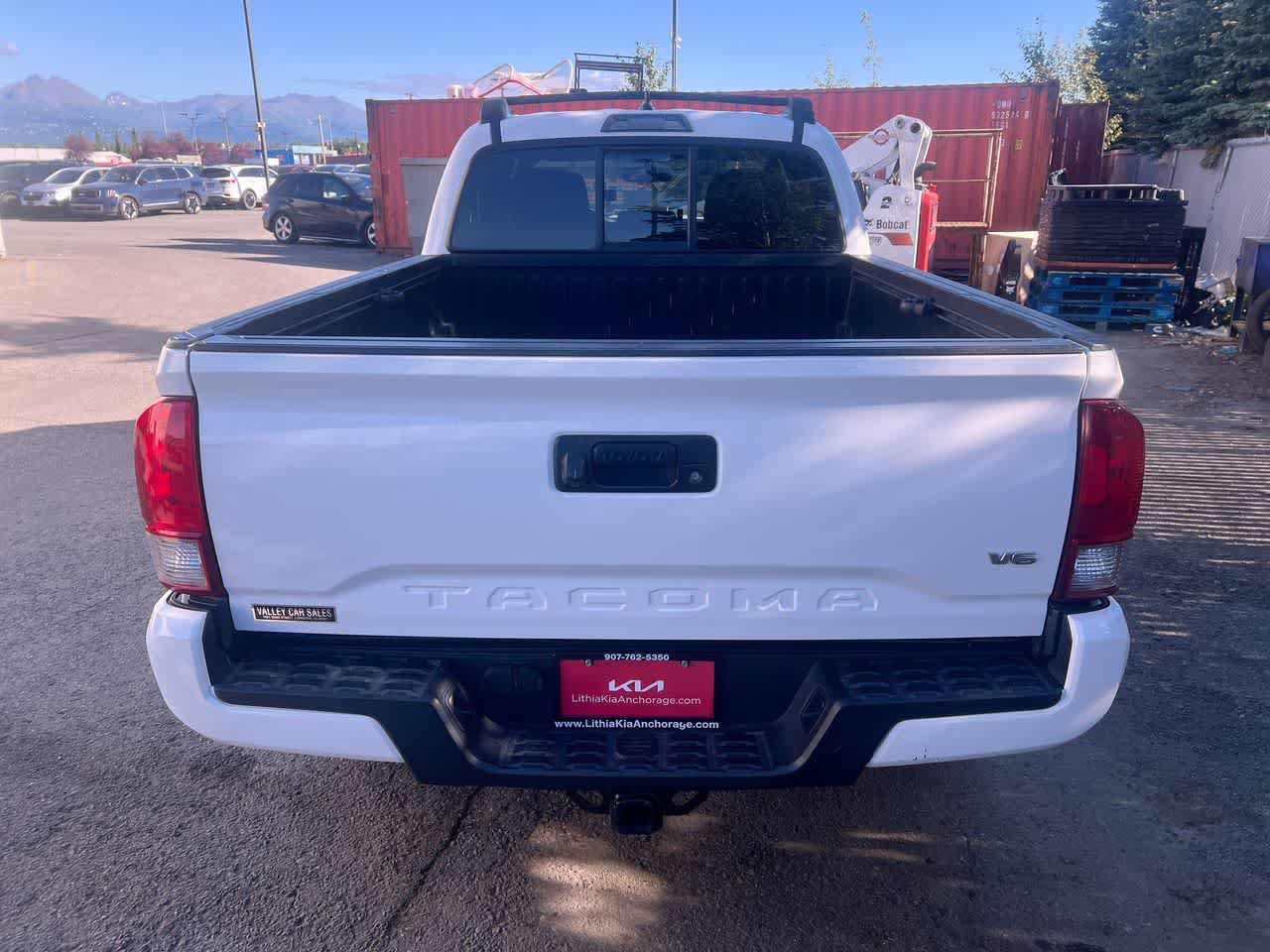 Used 2016 Toyota Tacoma TRD Sport w/ Towing Package AWD/4WD image 27