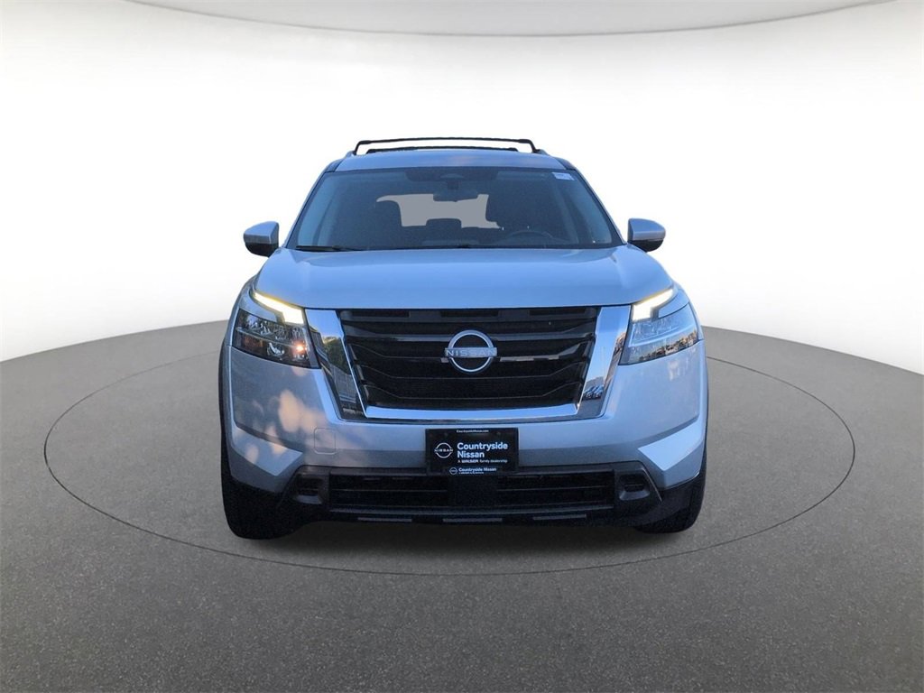 Used 2022 Nissan Pathfinder SV image 2