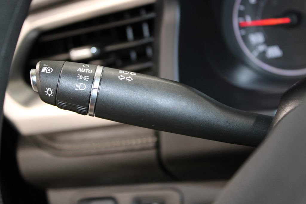 Used 2022 GMC Acadia SLE w/ Driver Convenience Package image 37