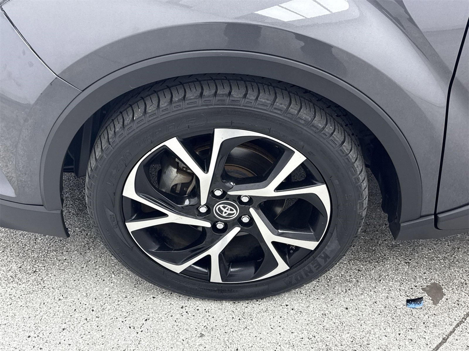Used 2018 Toyota C-HR XLE image 40