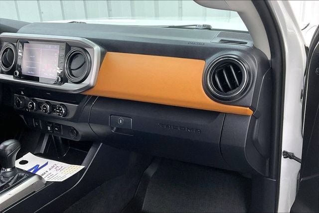Used 2020 Toyota Tacoma SR5 AWD/4WD image 17