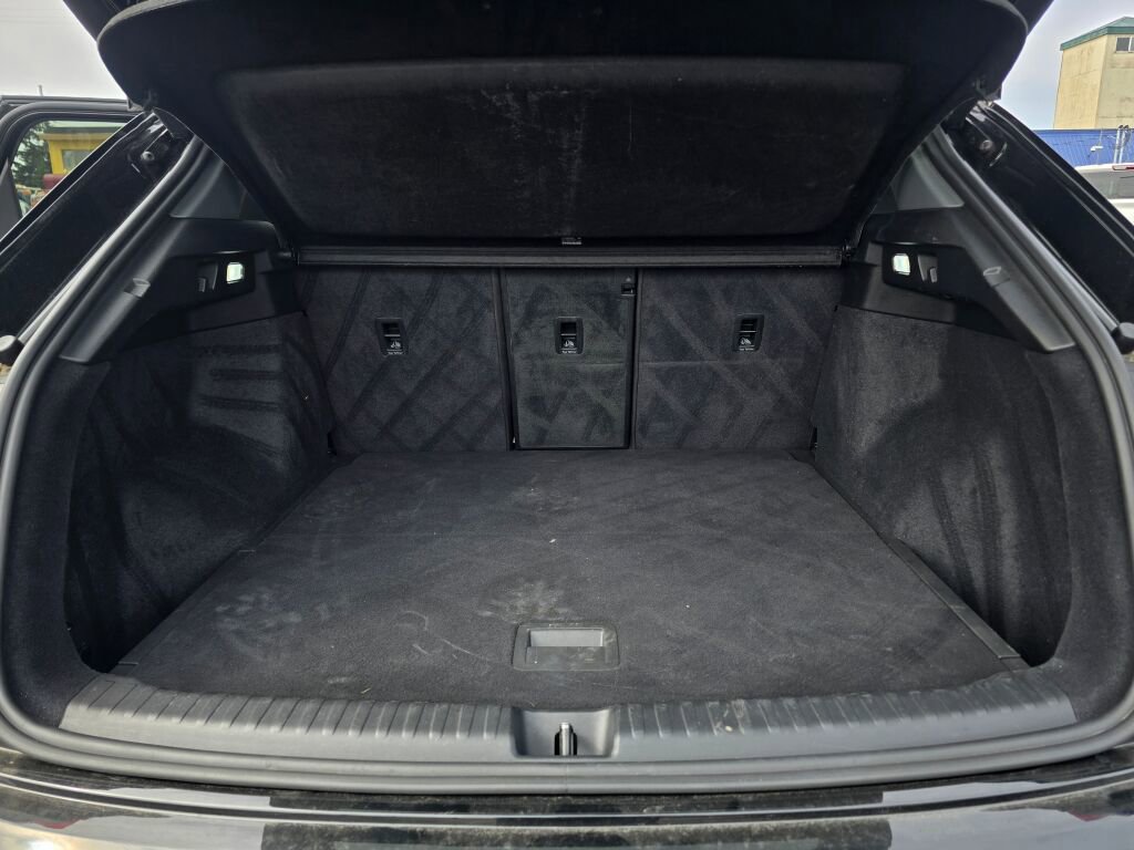 Used 2022 Audi Q4 e-tron Prestige image 15