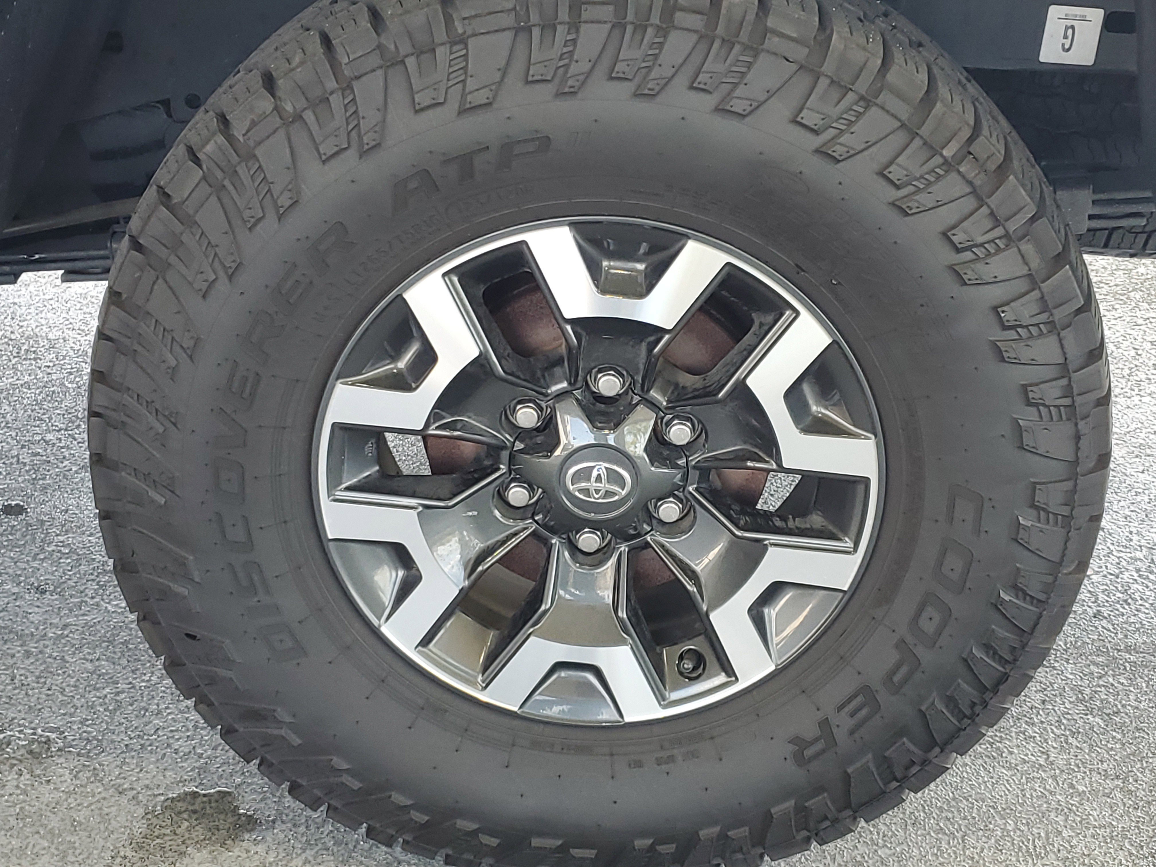 Used 2021 Toyota Tacoma TRD Off-Road w/ Technology Package AWD/4WD image 7