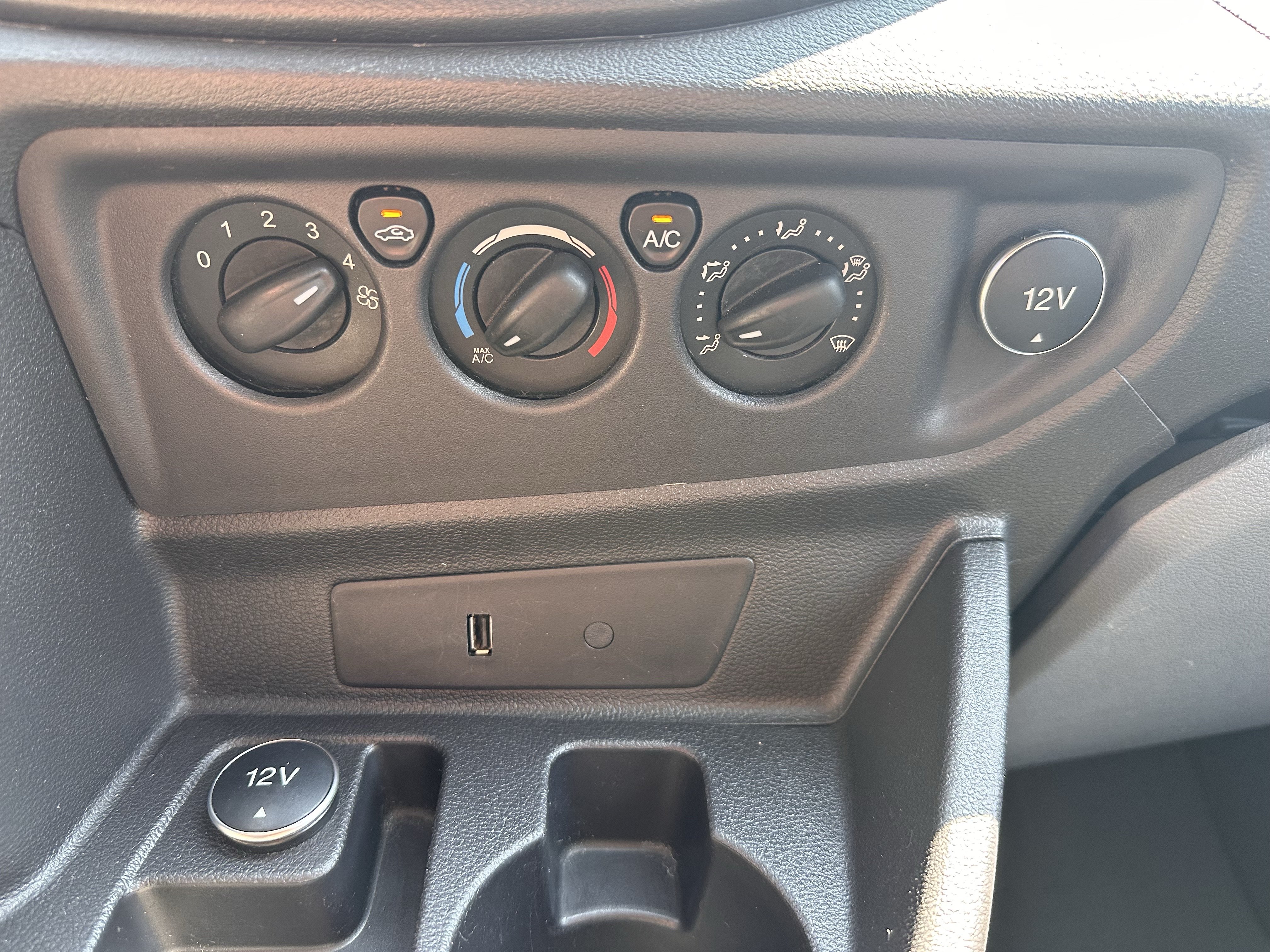 Certified 2019 Ford Transit 350 XLT RWD image 28
