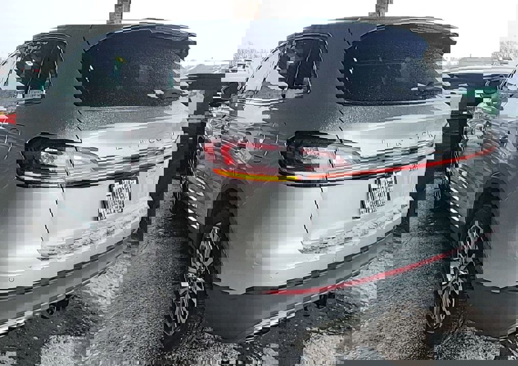 Used 2019 Lincoln Nautilus Select image 3