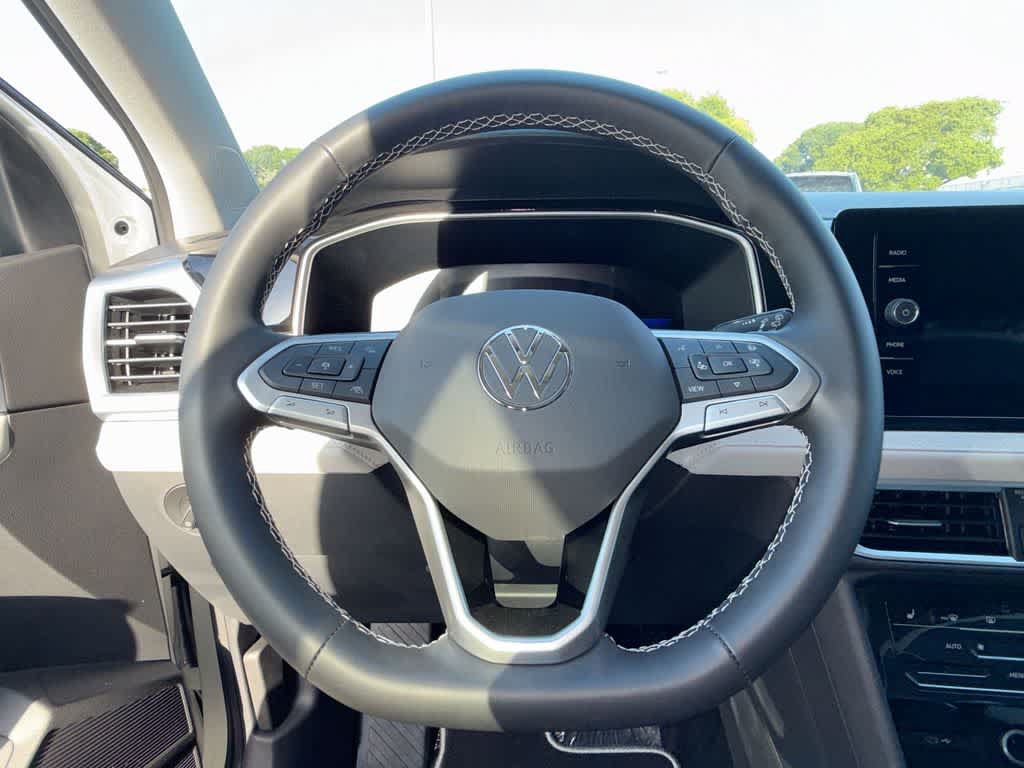 New 2026 Volkswagen Taos SE FWD image 15