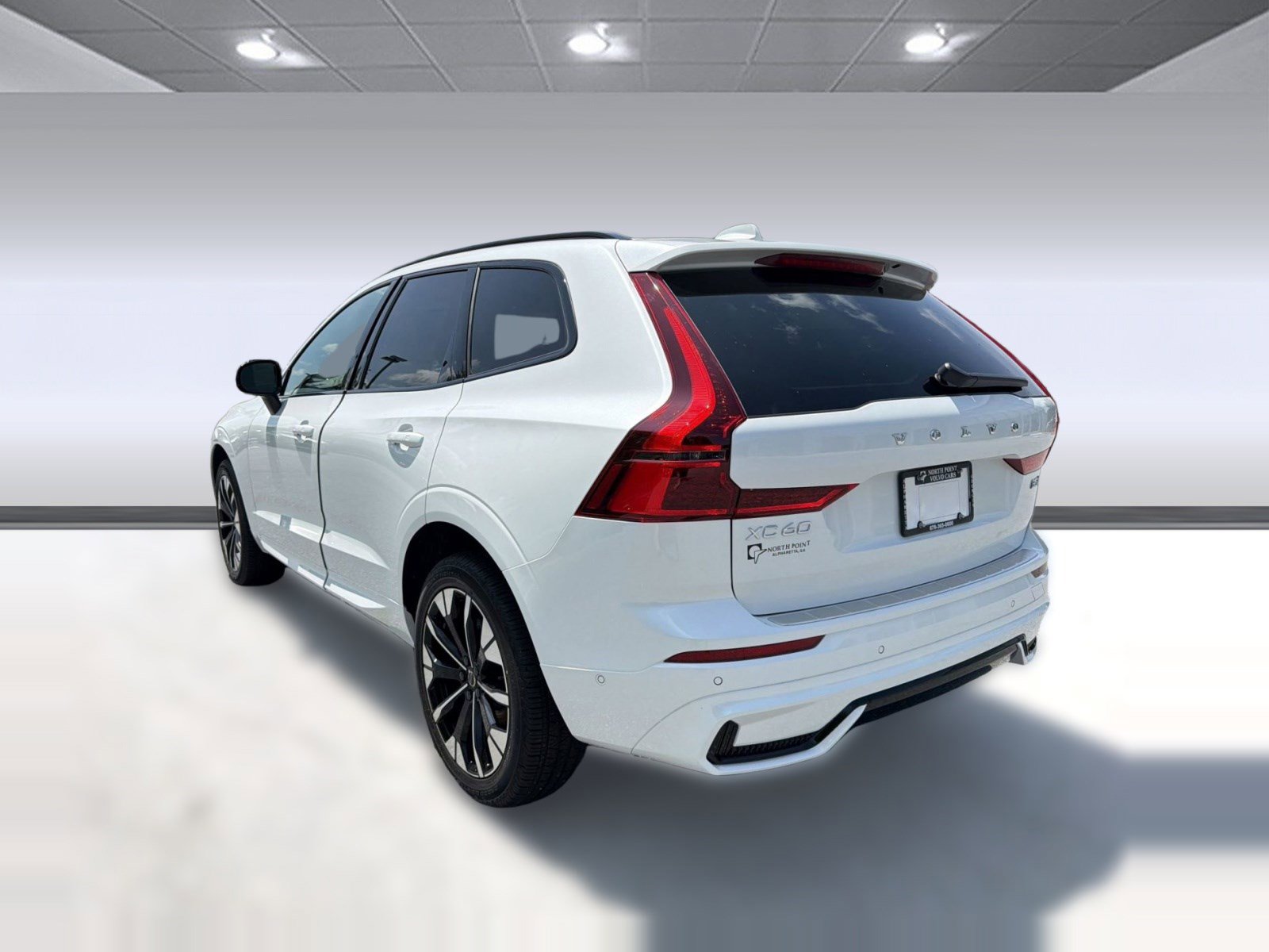 New 2026 Volvo XC60 B5 Plus w/ Climate Package AWD/4WD image 3