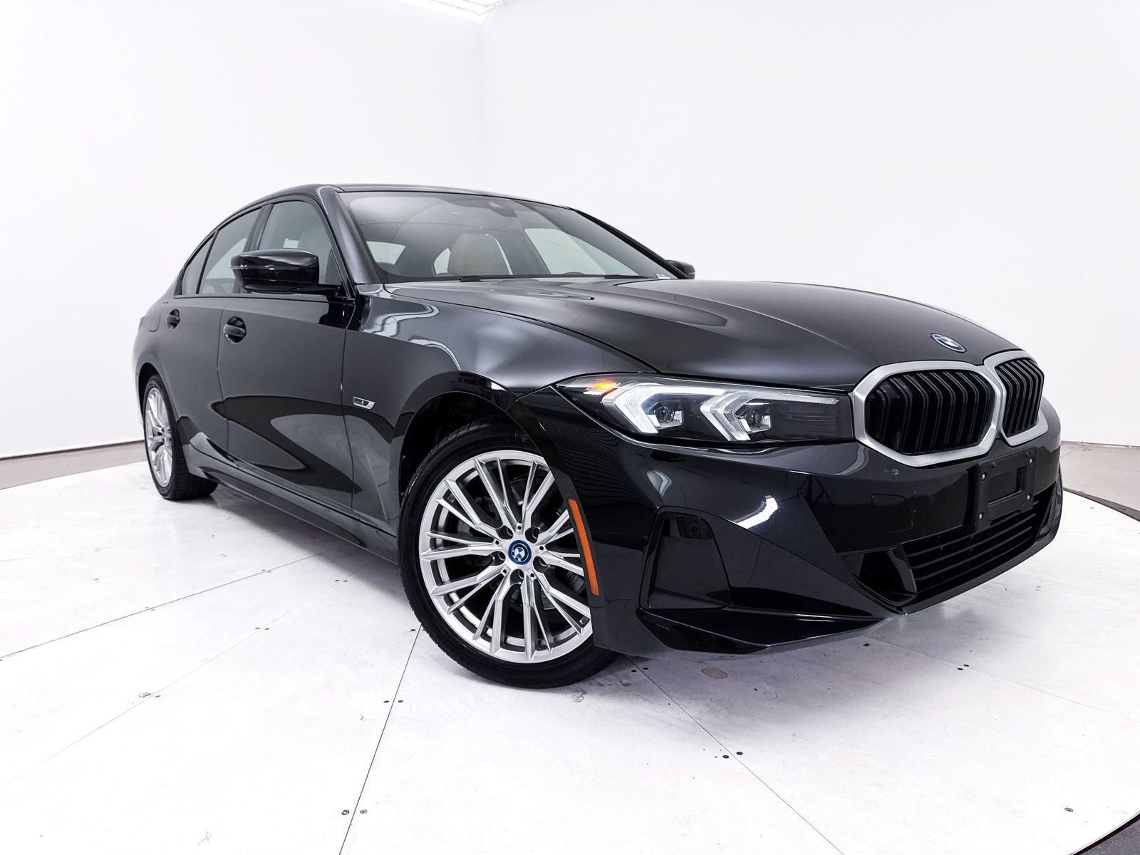 Used 2023 BMW 330e RWD video 1