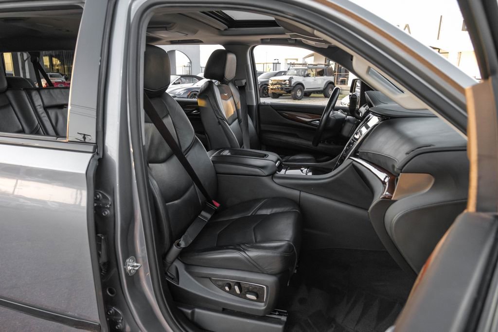 Used 2020 Cadillac Escalade ESV Luxury w/ Escalade Sport Edition image 39