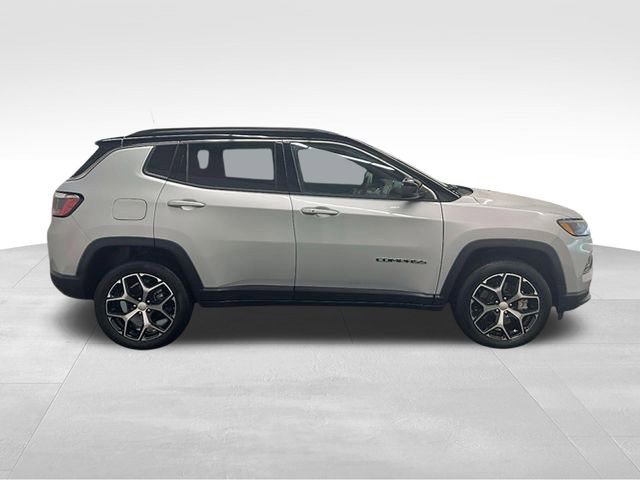 Used 2024 Jeep Compass Limited AWD/4WD image 5