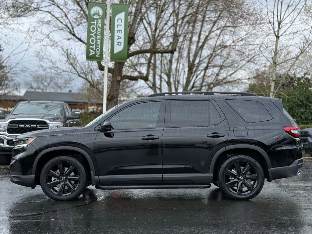 Used 2025 Honda Pilot Black Edition image 2