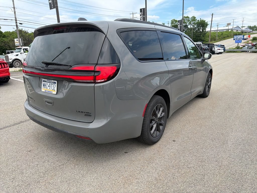 Used 2021 Chrysler Pacifica Limited w/ S Appearance Package AWD/4WD image 7