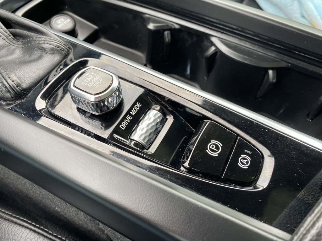 Used 2019 Volvo XC60 T6 Momentum w/ Premium Package image 21