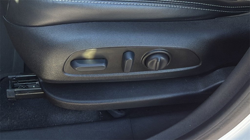 Used 2022 GMC Terrain SLT w/ LPO, Floor Liner Package image 11