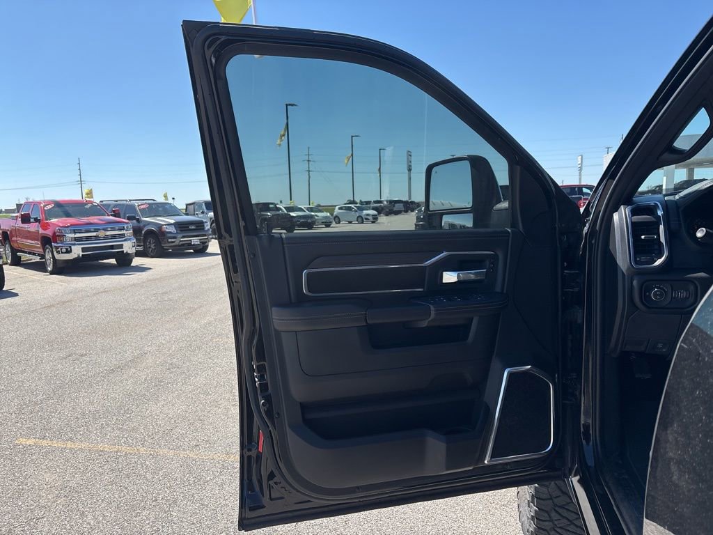 Used 2025 RAM 3500 Laramie w/ Max Tow Package AWD/4WD image 29