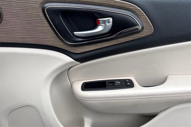Used 2016 Chrysler 200 C w/ Premium Group image 21