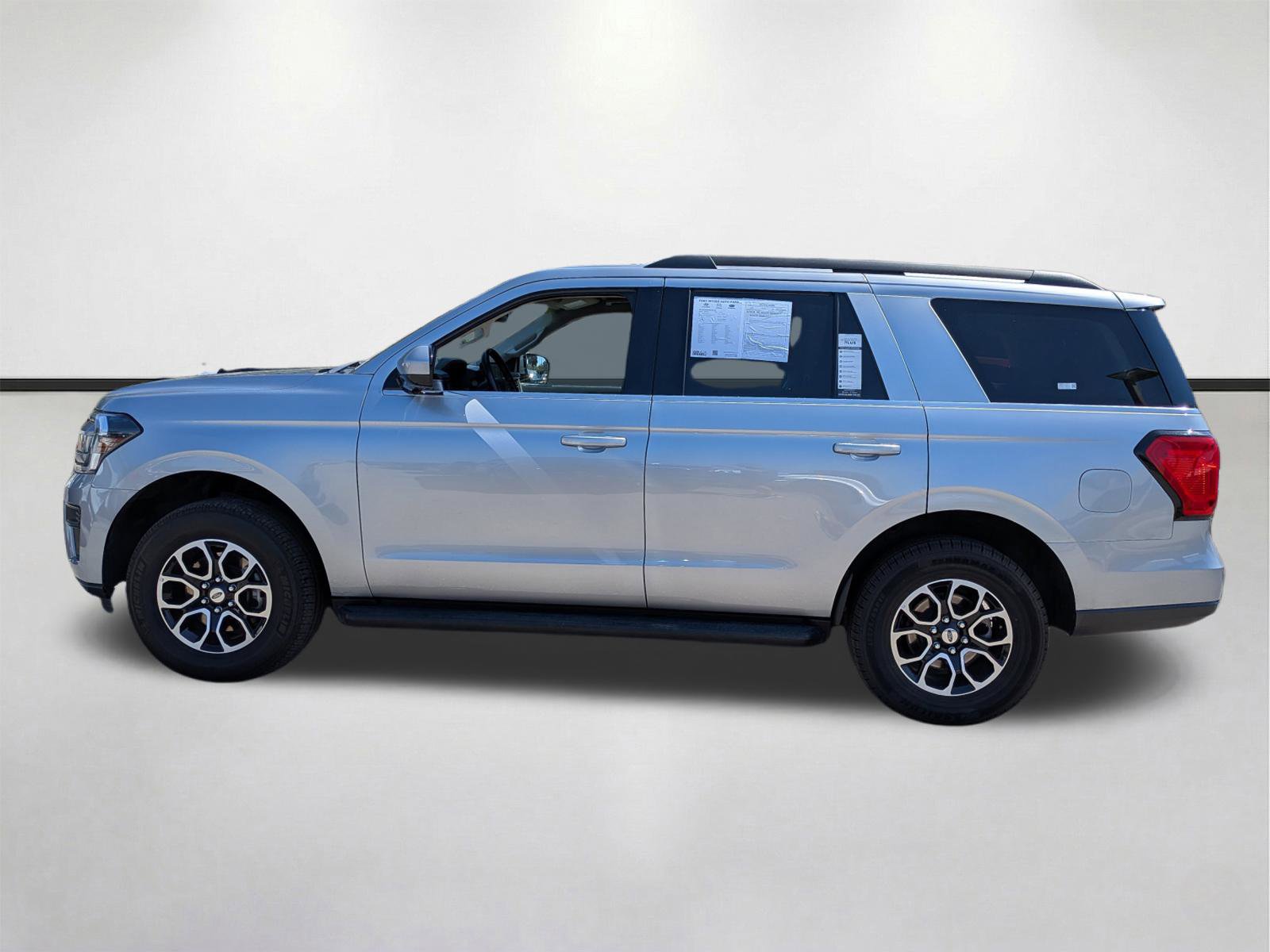 Used 2024 Ford Expedition XLT RWD image 7