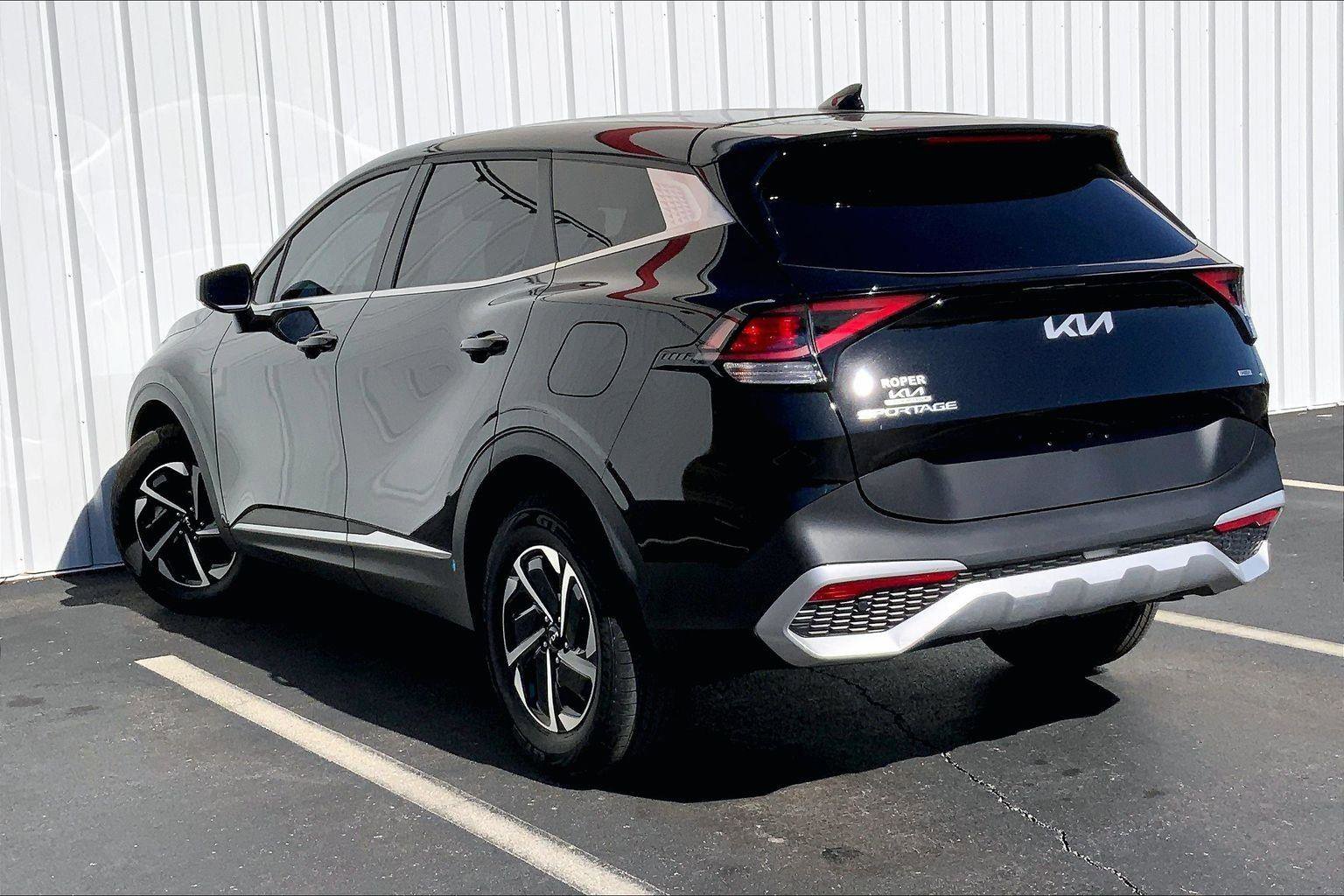 Used 2023 Kia Sportage LX image 9