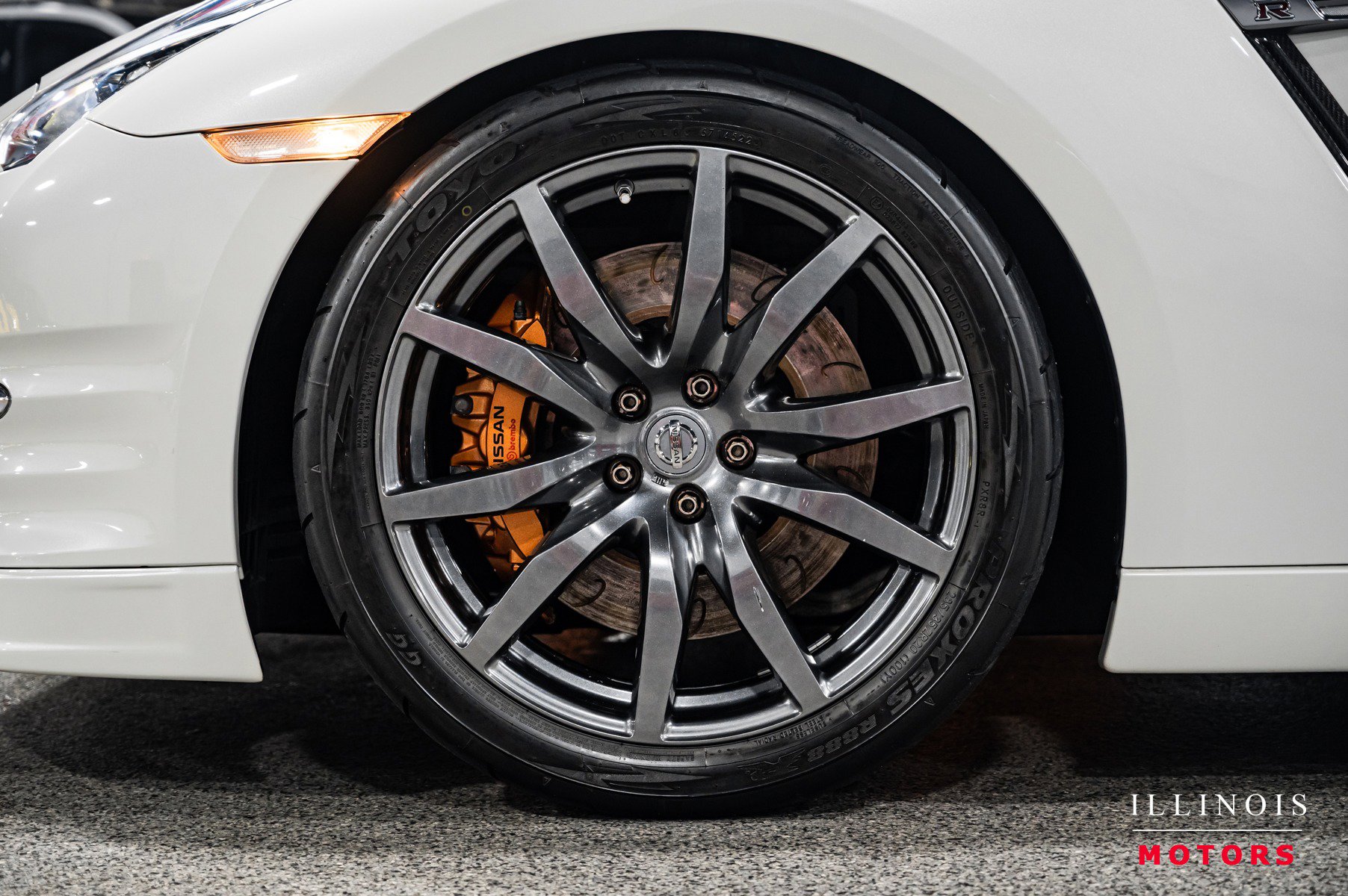 Used 2014 Nissan GT-R Premium image 13