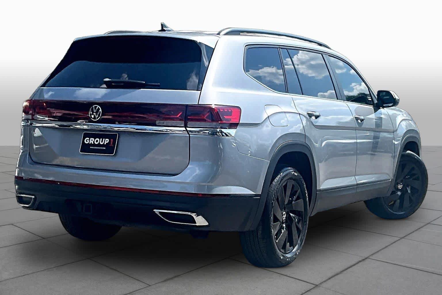 Used 2024 Volkswagen Atlas SE FWD image 13