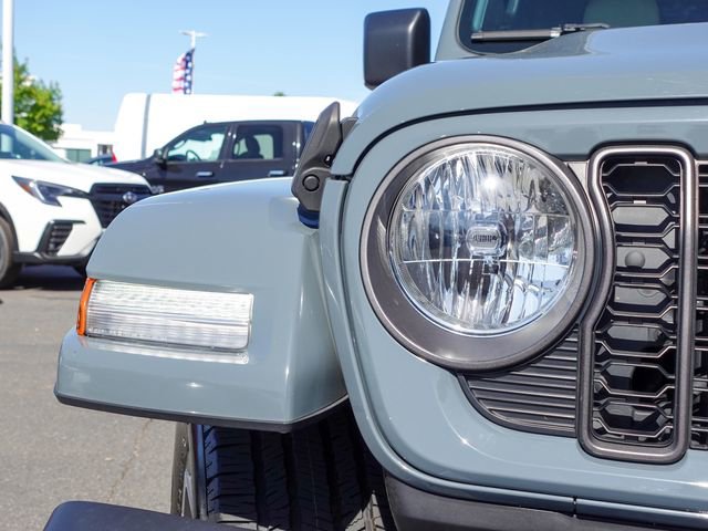 Used 2024 Jeep Wrangler Unlimited image 3