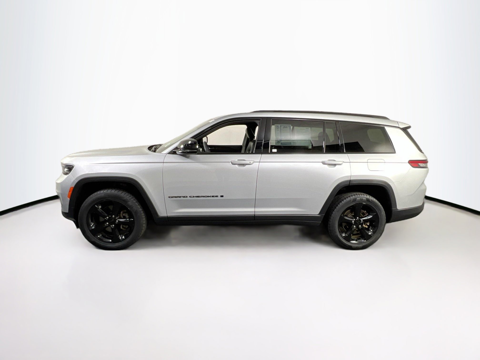 Used 2023 Jeep Grand Cherokee L Laredo AWD/4WD image 8
