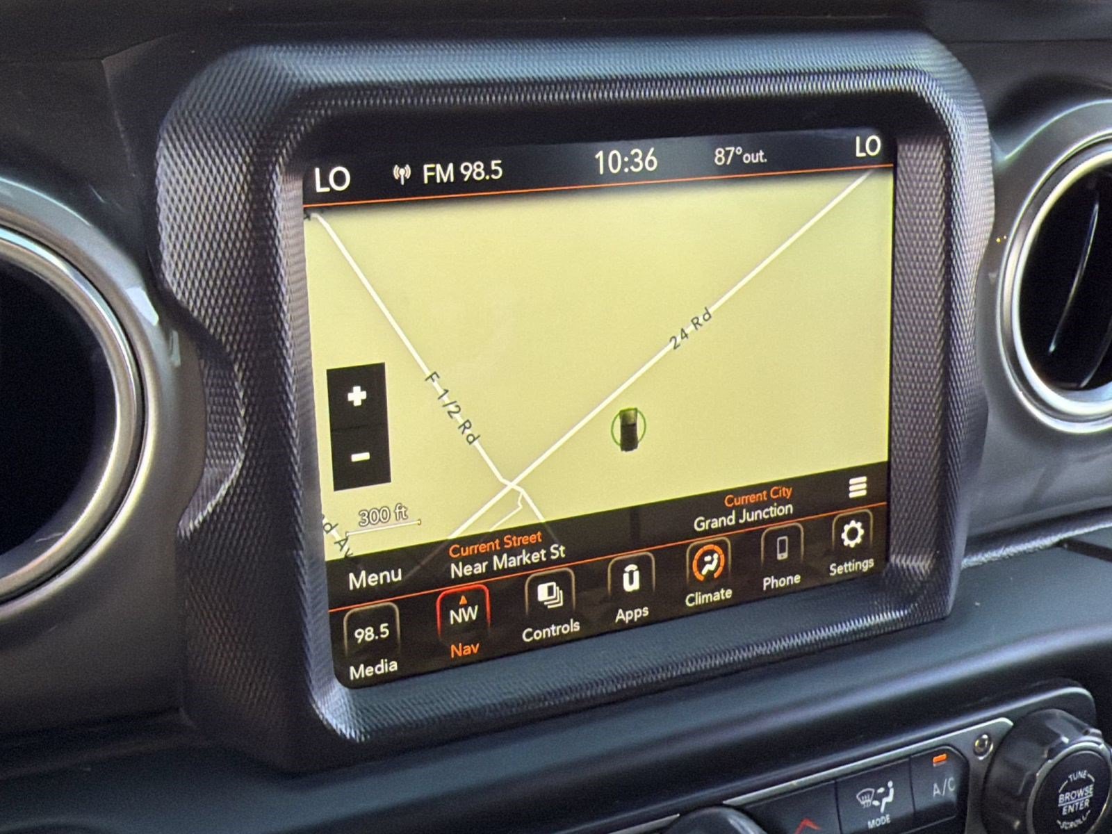 Used 2020 Jeep Wrangler Unlimited Sahara w/ Uconnect 4C Nav & Sound Group AWD/4WD image 18