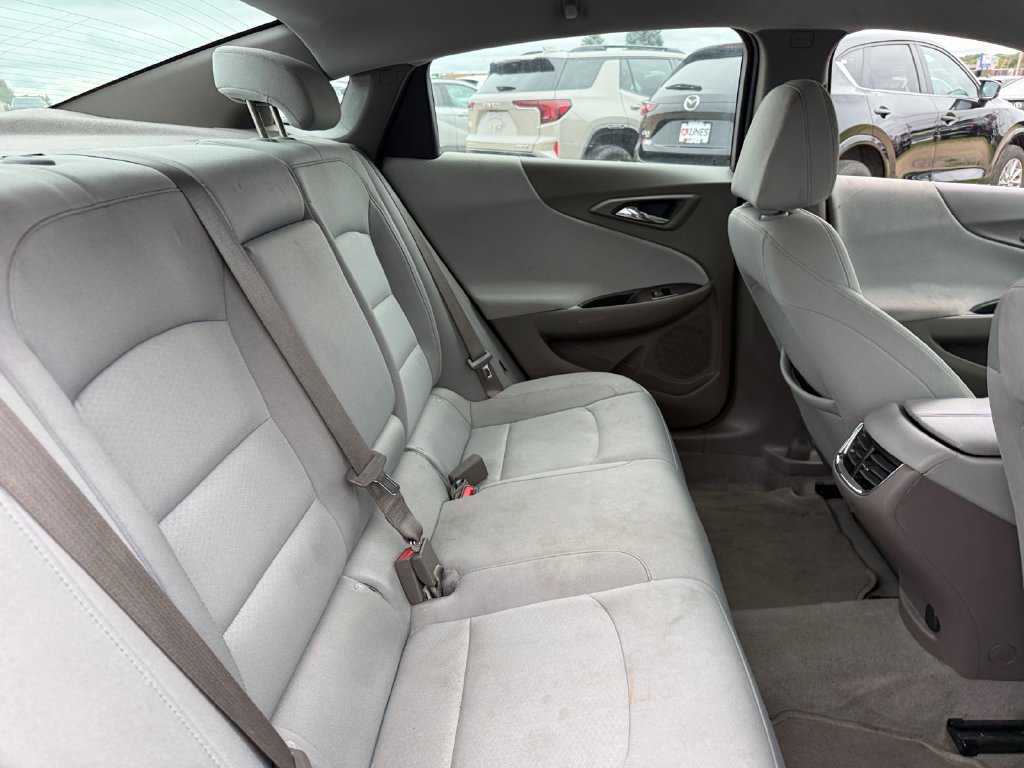 Used 2022 Chevrolet Malibu LT FWD image 38