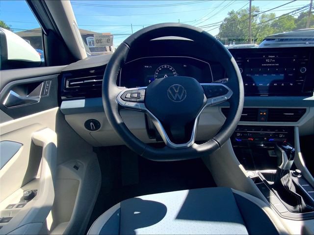 Used 2025 Volkswagen Jetta SE w/ Sunroof Package FWD image 11