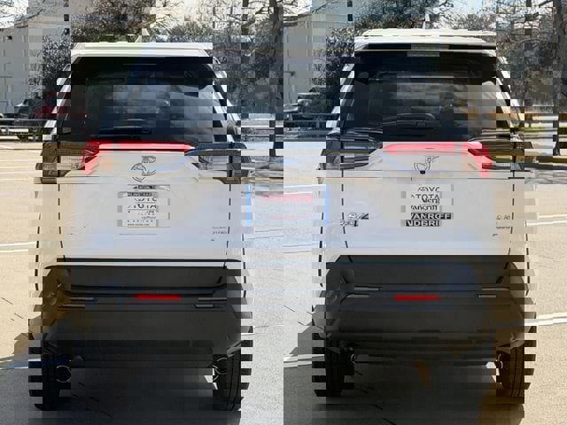 Used 2025 Toyota RAV4 LE image 5