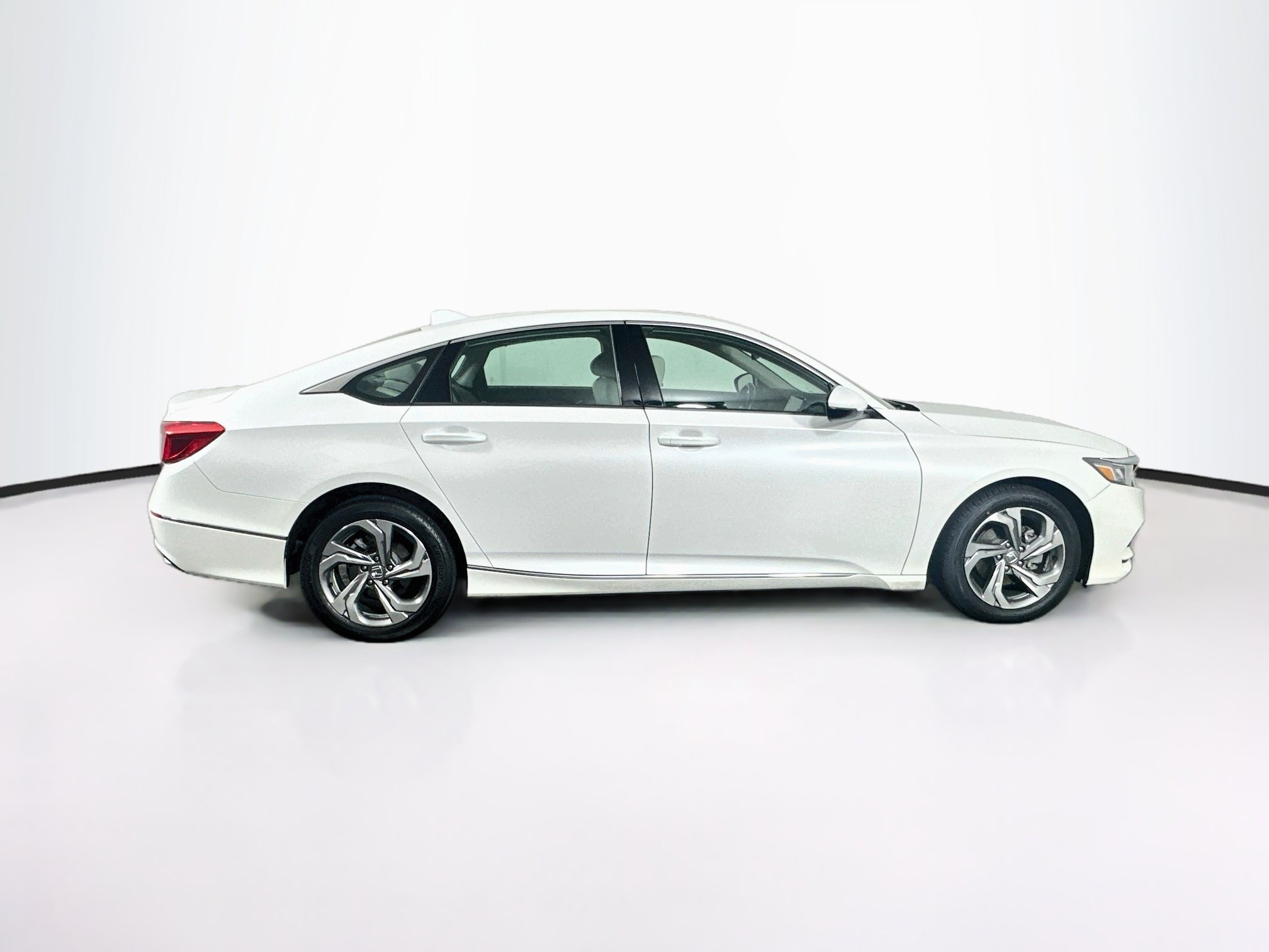 Used 2018 Honda Accord EX-L image 10