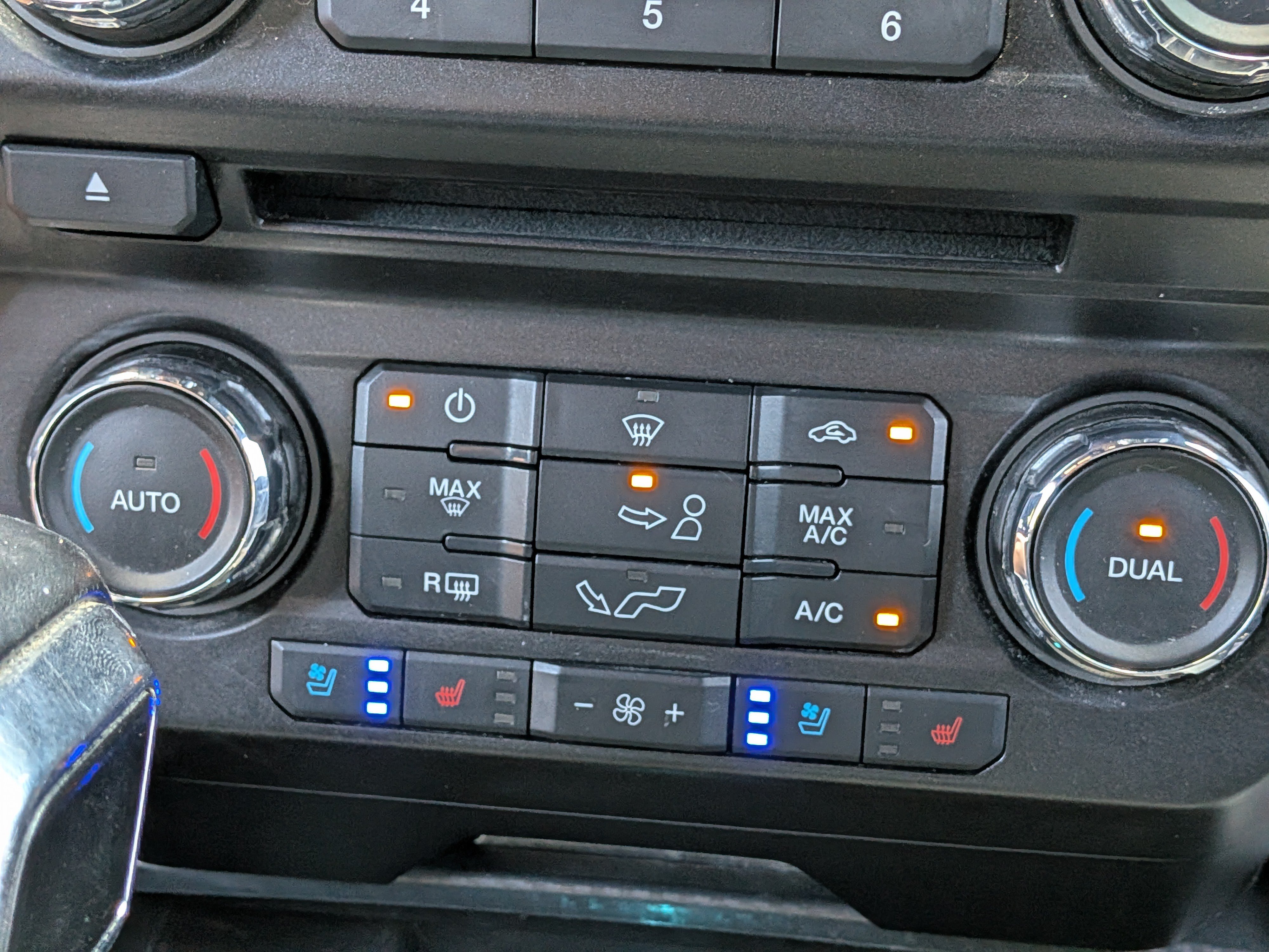 Used 2018 Ford F150 Lariat RWD image 30