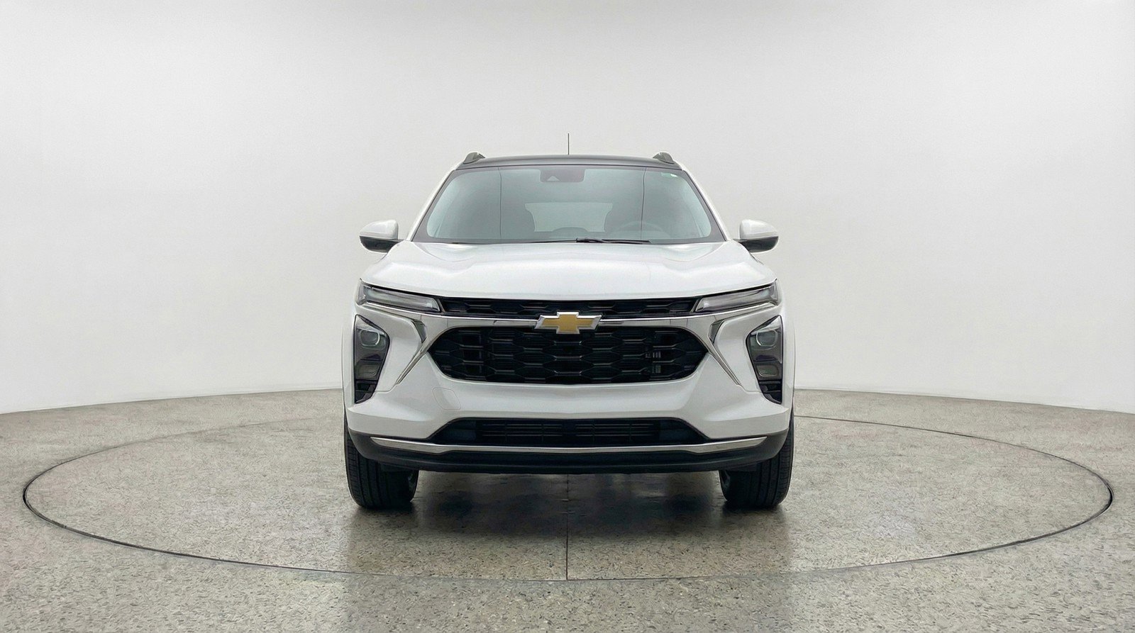Used 2025 Chevrolet Trax LT image 2